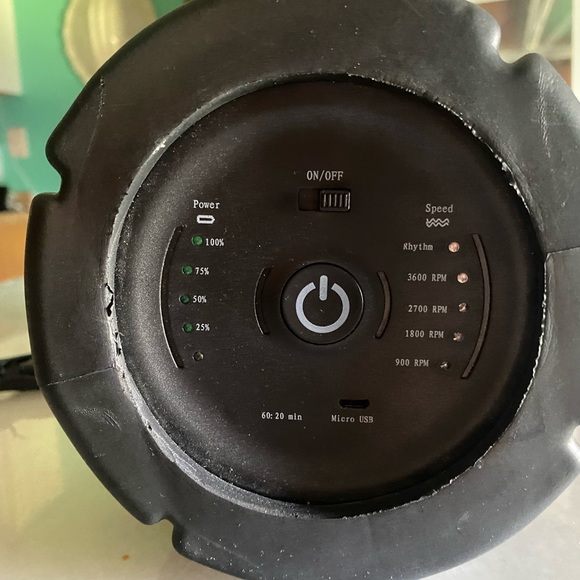 🎉 Host Pick~VIBRA Vibrating Foam Roller by Epitomie Fitness - Picture 11 of 12